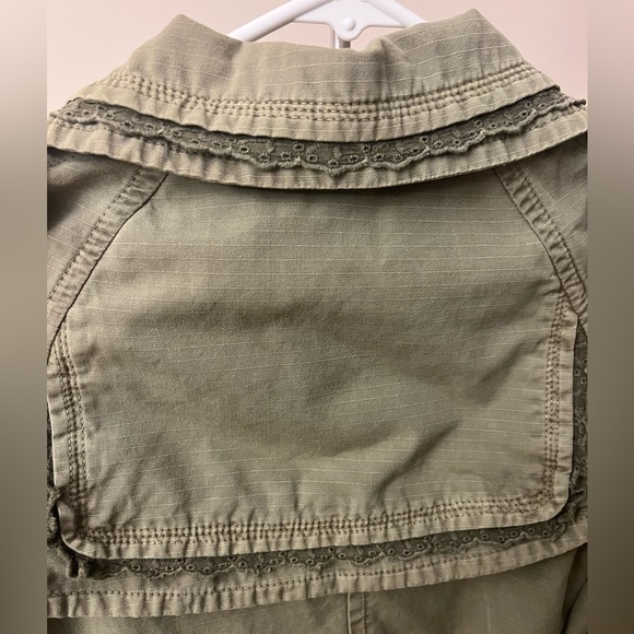 Joie olive green cropped trench coat with lace detail - size S - Picture 3 of 5
